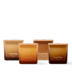 Coffret de bougies Sweet Sensations d'Ava&May : bougies Belgian Waffle 220 grammes, Viennese Coffee 220 grammes, Pumpkin Pie 220 grammes et Cinnamon Roll 220 grammes de forme carrée avec un couvercle en bois