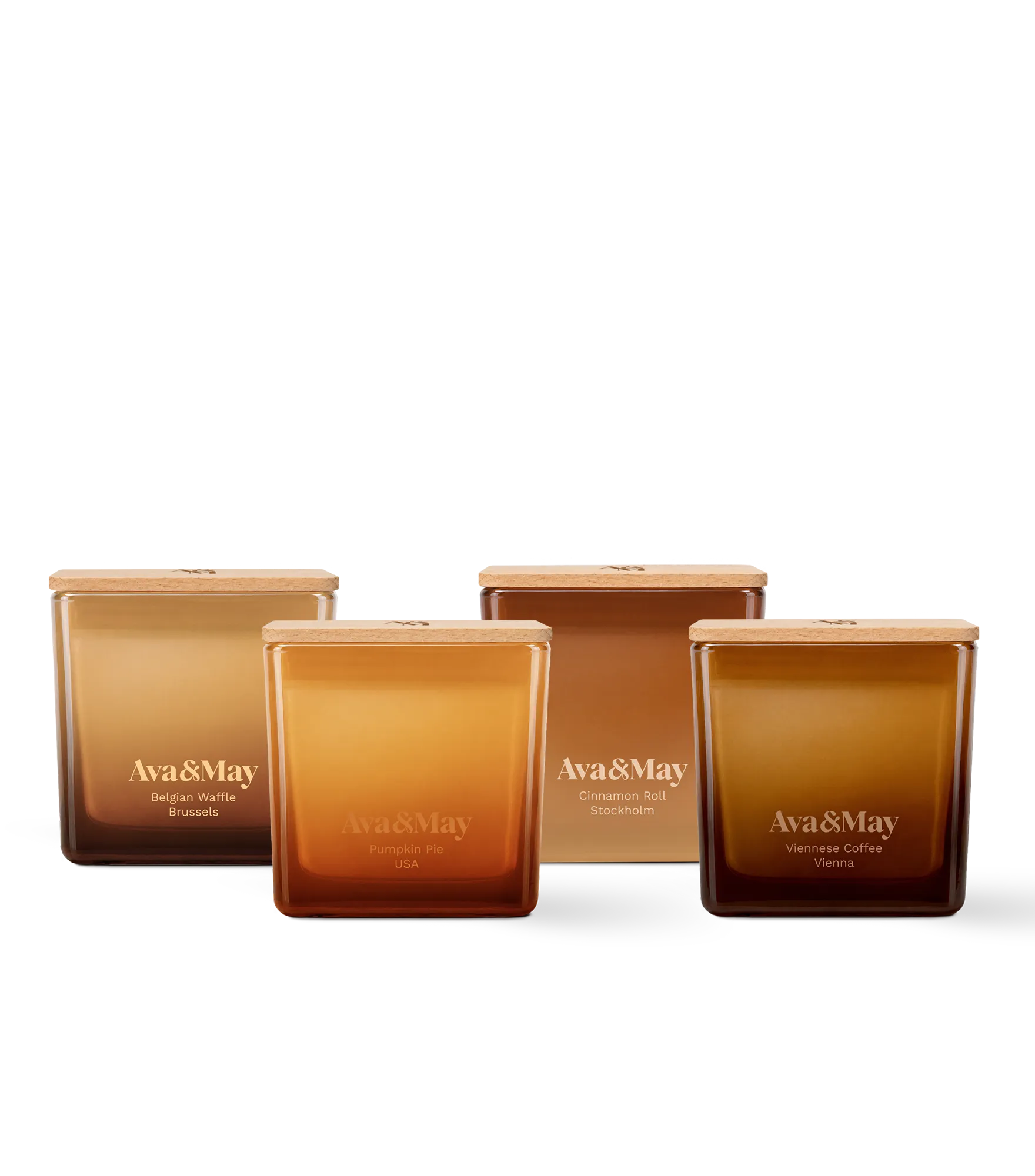 Coffret de bougies Sweet Sensations d'Ava&May : bougies Belgian Waffle 220 grammes, Viennese Coffee 220 grammes, Pumpkin Pie 220 grammes et Cinnamon Roll 220 grammes de forme carrée avec un couvercle en bois