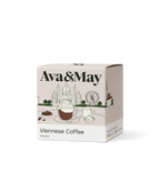 Boîte de bougies Ava&May Viennese Coffee de 220 grammes, ornée d'une illustration de la ville de Vienne et de ses sites touristiques