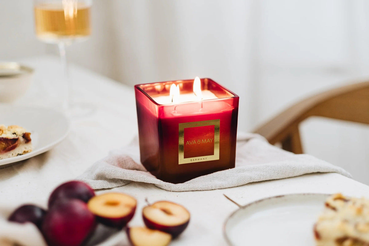 Maxi bougie parfumée Plum Cake - Ava&May - France