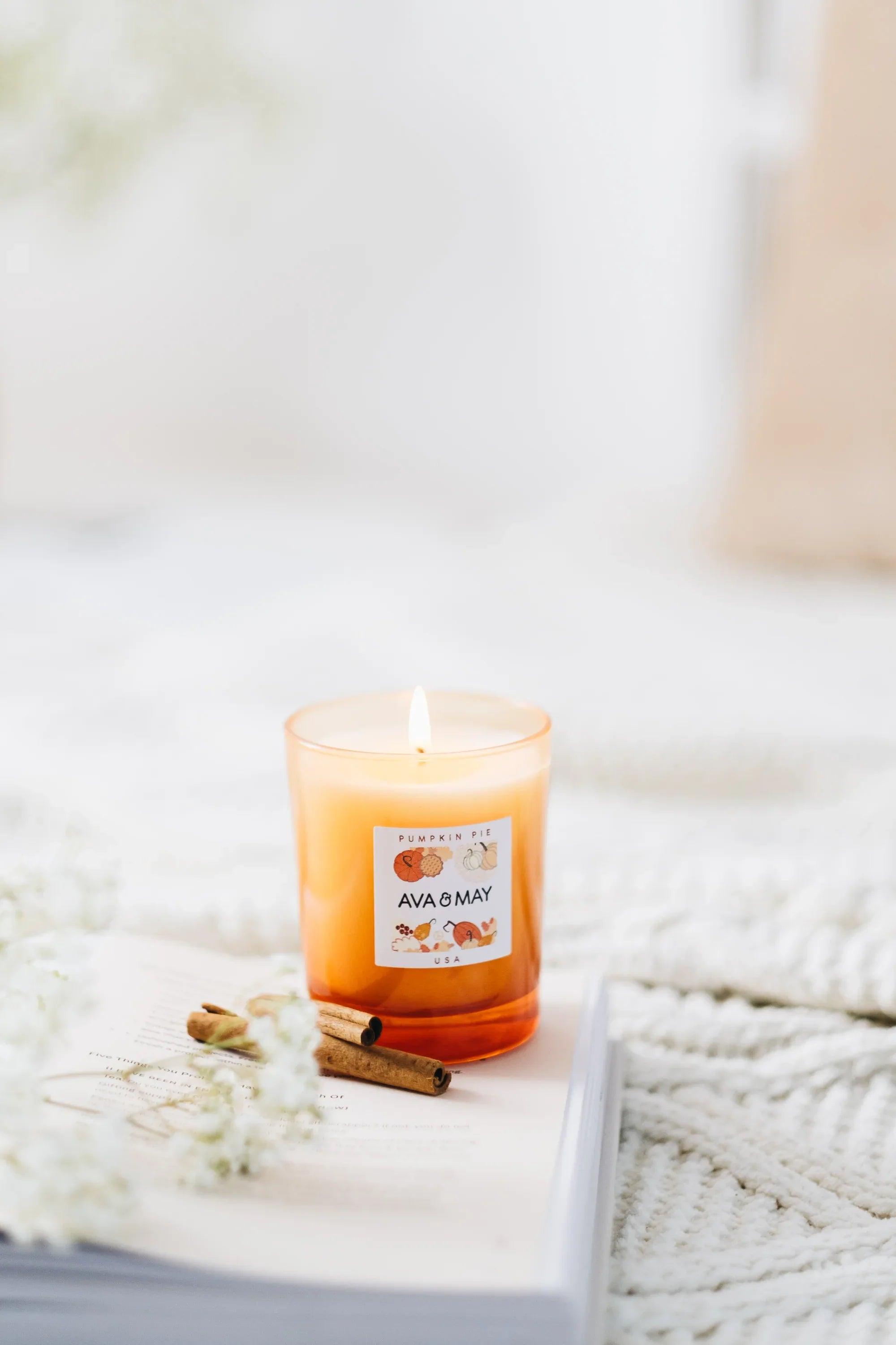 AVA & MAY Bougie parfumée Paris (180 g) - Bougie vegan au parfum noble de bergamote, jasmin et AVA & MAY Bougie parfumée Paris (180 g) - Bougie vegan au parfum noble de bergamote, jasmin et